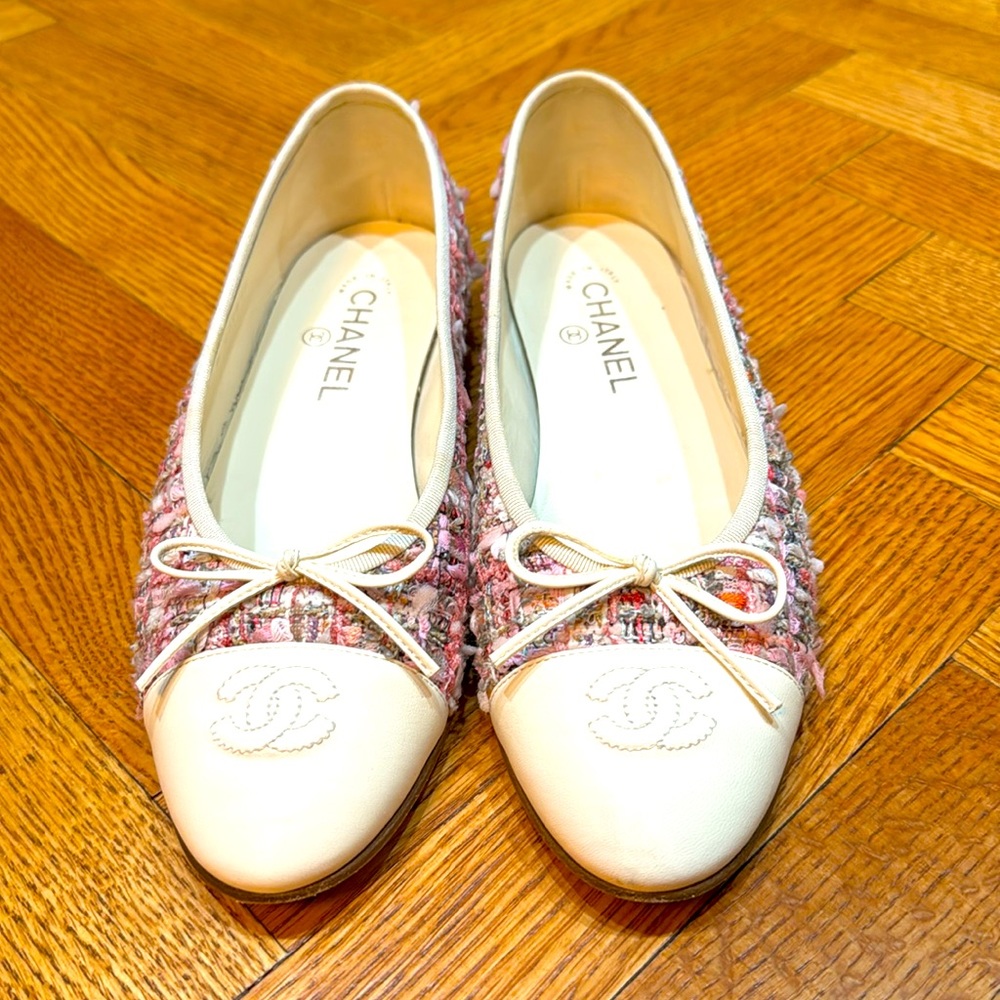 CHANEL ballet flats